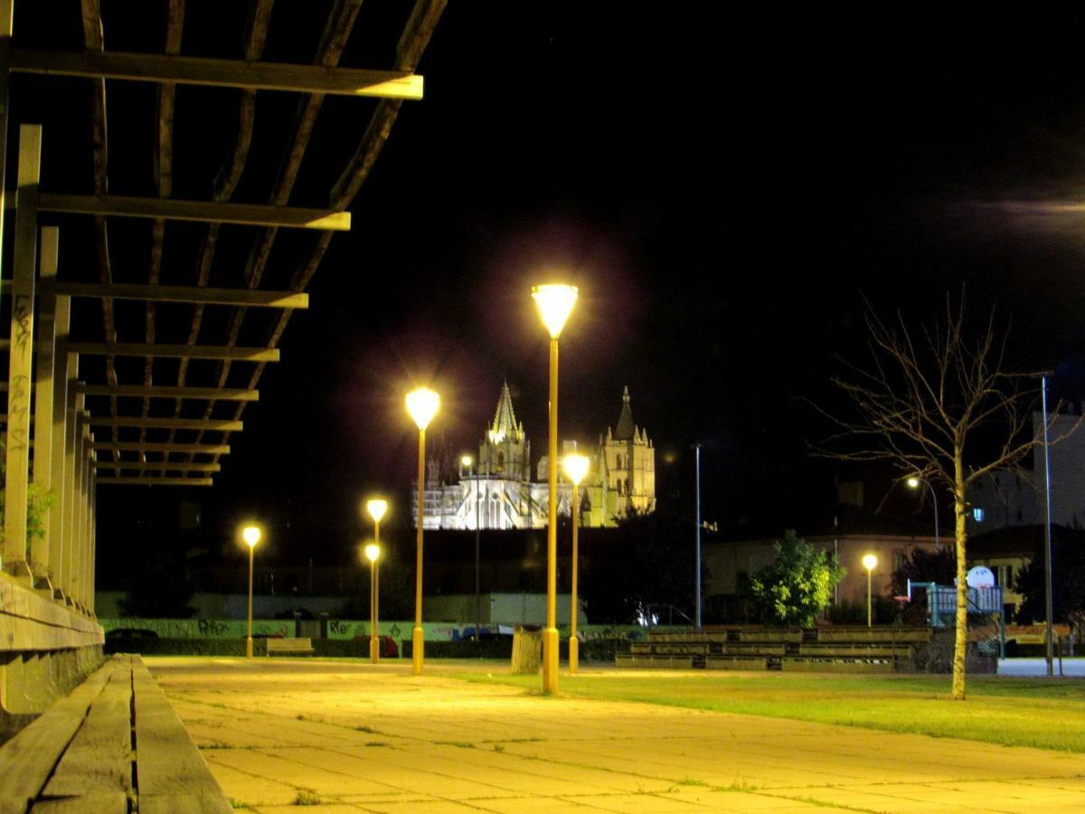 www Parques de la Catedral travel com Parking privado Gratis Leão Exterior foto